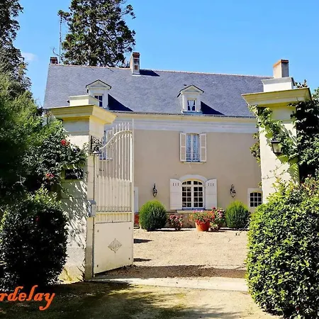 D'hotes Elegantes Proche Loire Avec Parc Et Piscine - Fr-1-622-114 Bed & Breakfast La Menitré