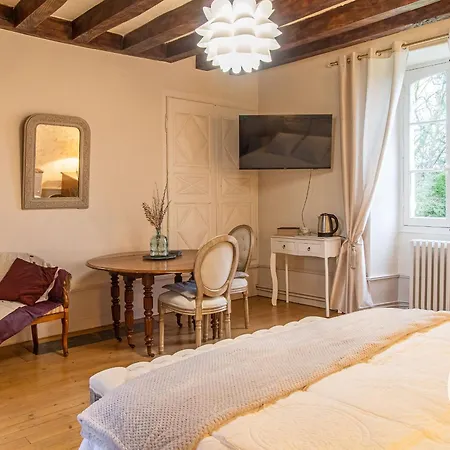 Bed & Breakfast D'hotes Elegantes Proche Loire Avec Parc Et Piscine 3*